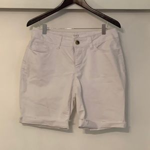 Time and tru Bermuda shorts ✨ Bundle 3 for $20 ✨